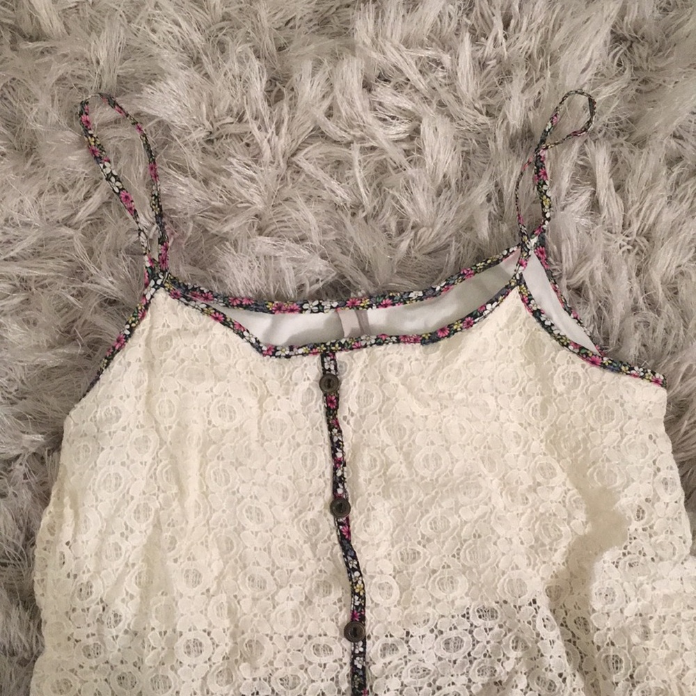 NWOT white lace crop top with floral trim 😍 - Picture 4 of 8